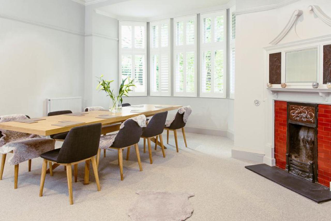 Ramsay Gardens - Grand 4-Bedroom Apartment Next To Castle — Photos 3